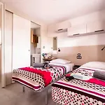 Camping Zecamping 4 Avec Parc Aquatique Club Enfant Animations Sauna Hammam 4*